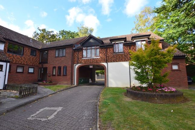 1-bed flat on 42, Oakdene Close, Hatch End, £249,950