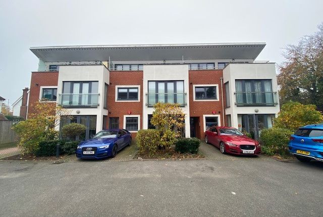 Thumbnail Flat to rent in Skyline Mews, High Wycombe