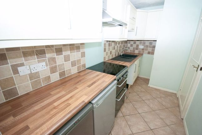 Flat for sale in Queens Avenue, Leigh-On-Sea, Essex