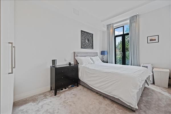 Flat for sale in Grenville Place, Mill Hill, London