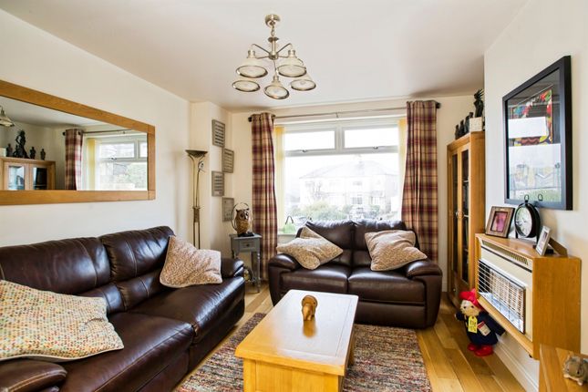 19, Friendly Avenue, Sowerby Bridge photo 3