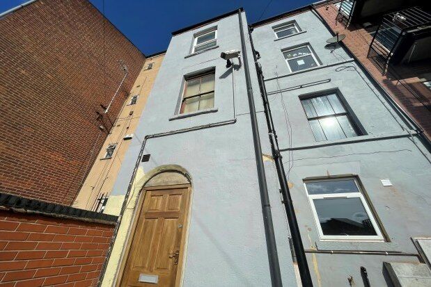 Flat to rent in 8 Elm Avenue, Nottingham