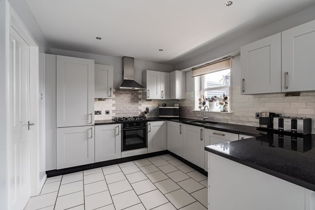 18, Hoggan Way, Loanhead photo 3