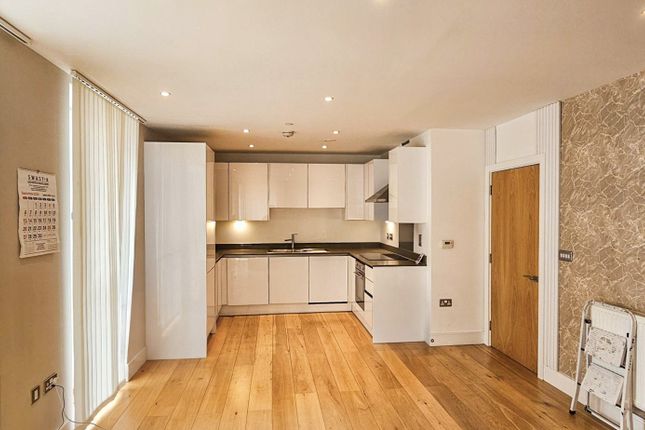 306, 6, Caxton Street North, London photo 3
