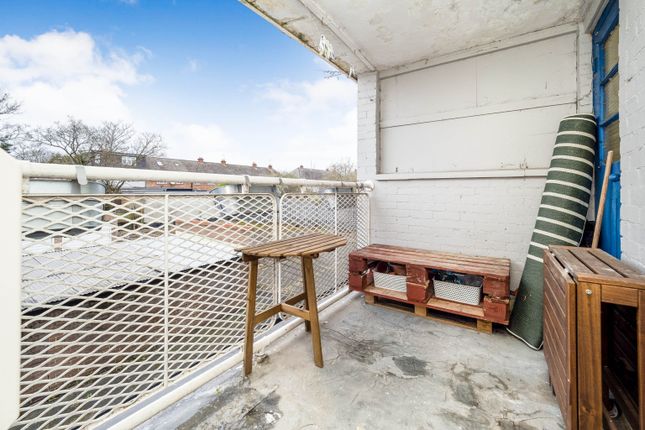 Flat for sale in Bevan Way, Hornchurch