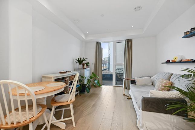 Thumbnail Flat for sale in Kings Court, King Street, Acton, London