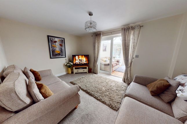 67, Pepper Hill Lea, Keighley photo 3