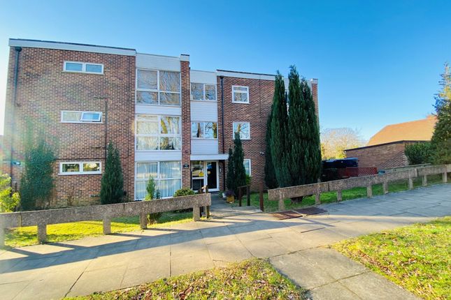 Thumbnail Flat to rent in Chaseville Park Road, Winchmore Hill
