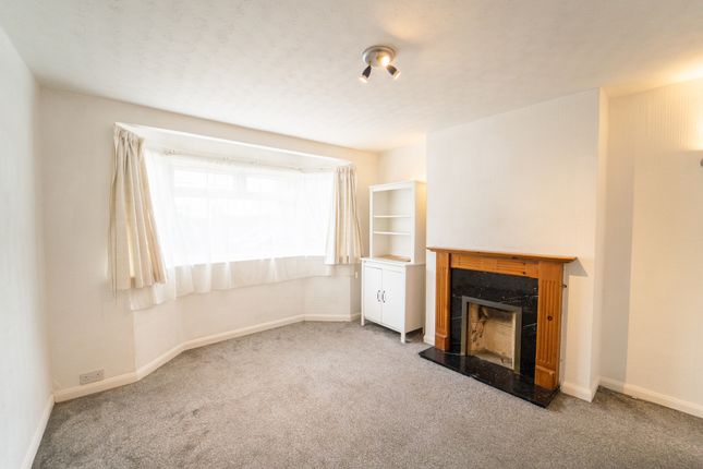 4, Fulham Close, Uxbridge photo 2