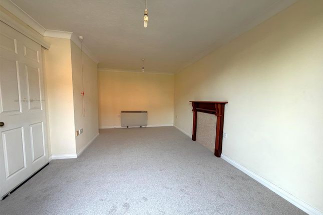 5 St Georges Court, St. Georges Road, Addlestone photo 4