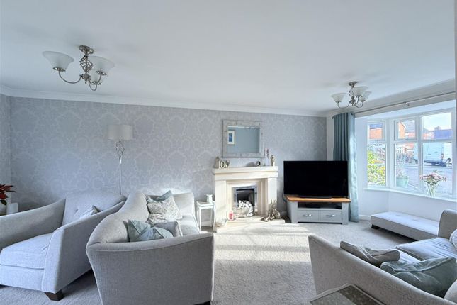 28, Milne Close, Dukinfield photo 2