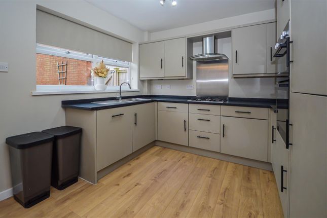 8, Kingsway Court, Ossett photo 2