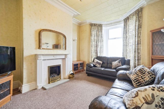 49, Norman Lane, Bradford photo 2