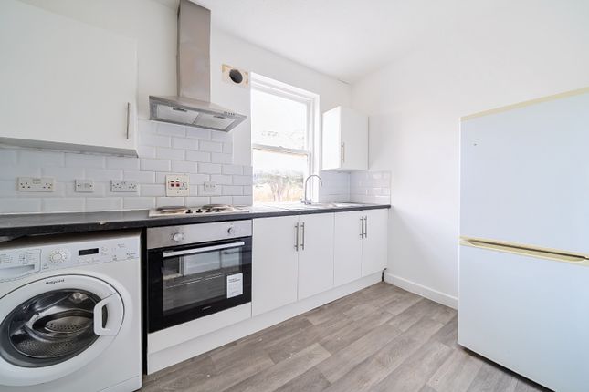 Thumbnail Flat to rent in Albyn Road, London