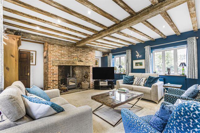Hall House, Broadoak End, Hertford photo 3