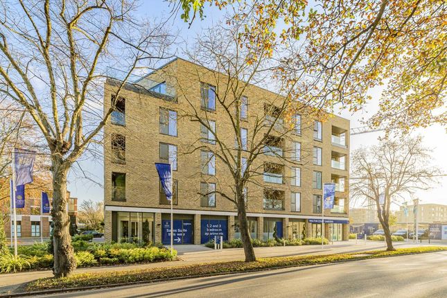 Flat for sale in Station Avenue, Walton-On-Thames, Surrey