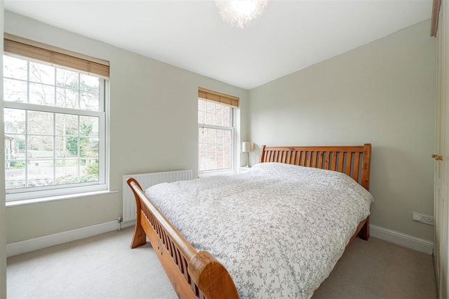 85, Broom Park, Teddington photo 4