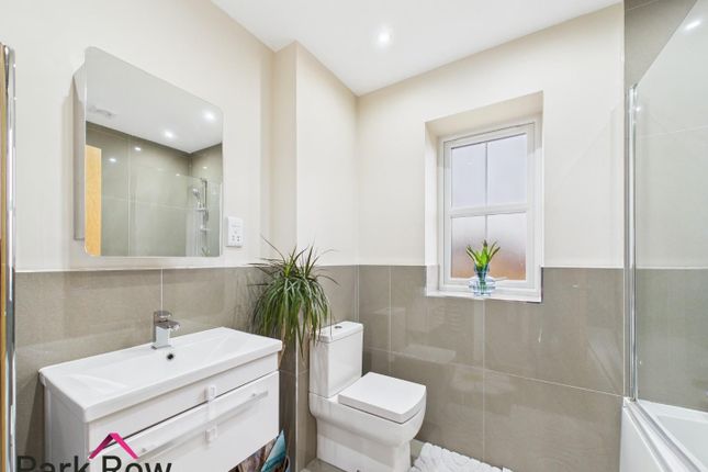 1, Manor Chase, Leeds photo 4