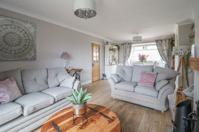 10, Orchard Close, Dereham photo 3