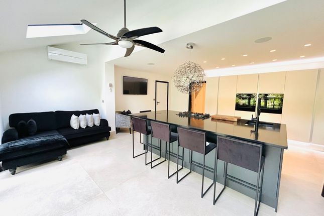 30 Chaise Meadow, Lymm photo 3
