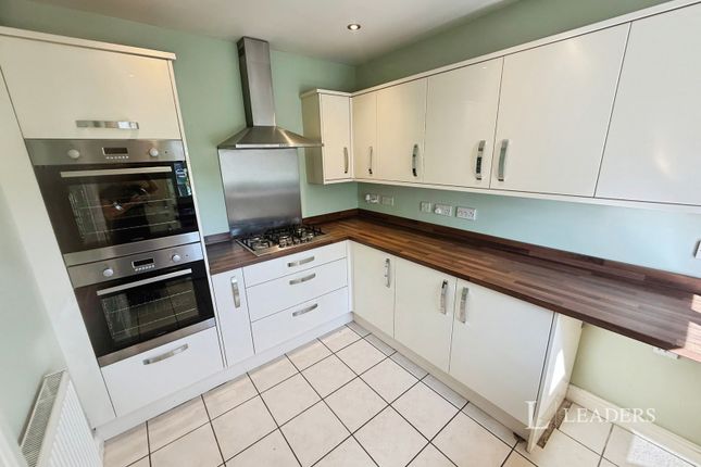 8, Coltsfoot Drive, Bourne photo 2