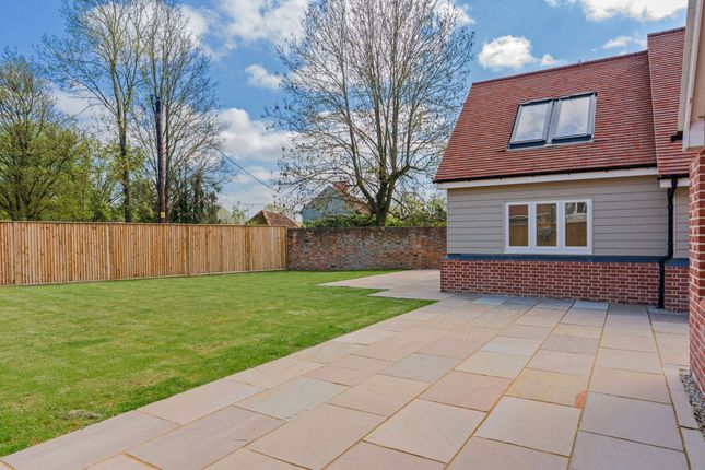 9 Bonningtons Yard Station Road, Bishop's Stortford photo 4