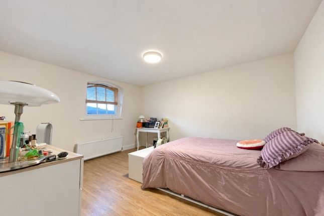 Amhurst Road, London photo 4