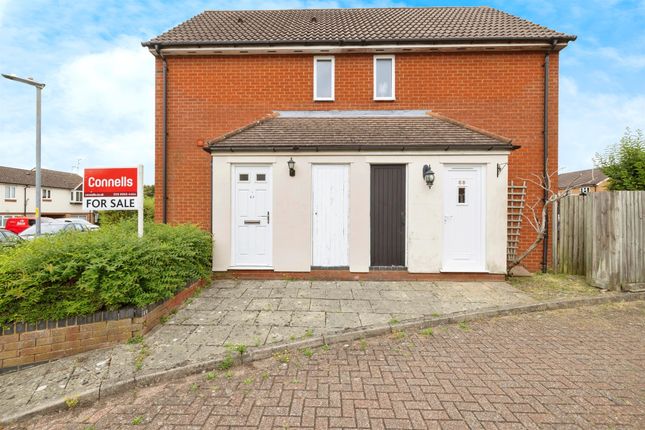 Thumbnail Property for sale in Siskin Close, Bushey