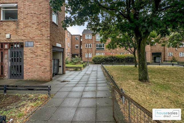 Thumbnail Flat for sale in Major Road, London