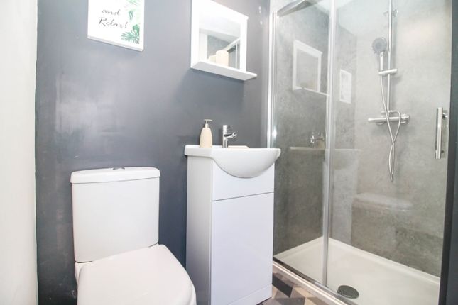 Room 3, 20, Springfield Mount, Leeds photo 5