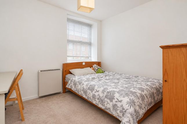 St Pauls Court, London photo 3