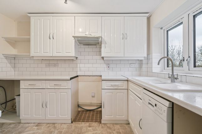 6 Tudor Court, King George V Road, Amersham photo 4