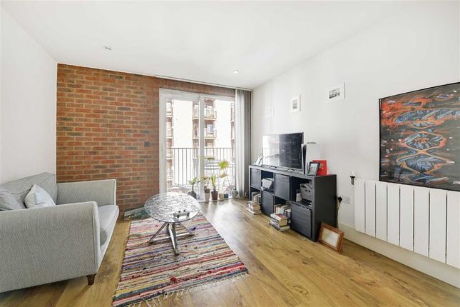 Flat to rent in Major Draper Street, London