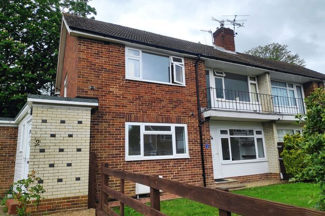Thumbnail Flat to rent in Holcon Court, Redhill