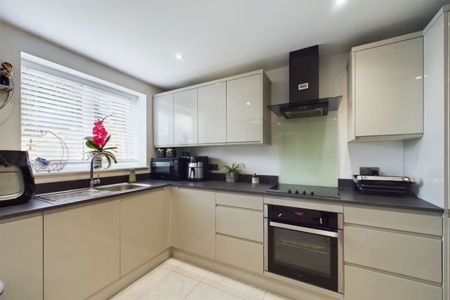 2, Bullbrook Drive, Bracknell photo 3
