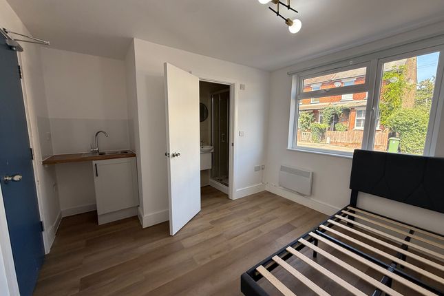 108, Ash Road, Aldershot photo 2