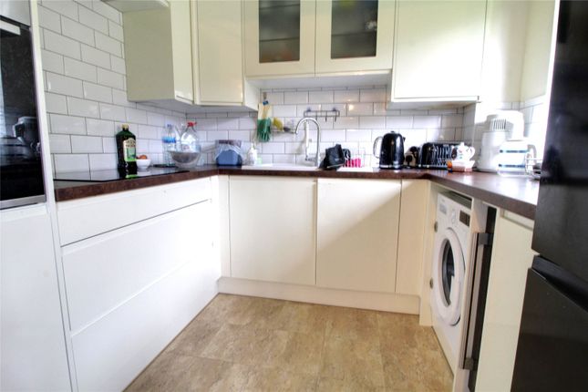 Flat 3, Regency Court, 105, Park Avenue, Middlesex photo 2