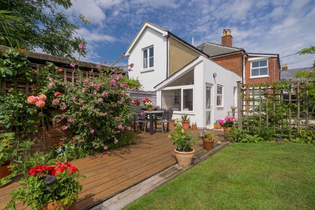 Thumbnail Cottage for sale in Charming Cottage, Gurnard, Isle Of Wight