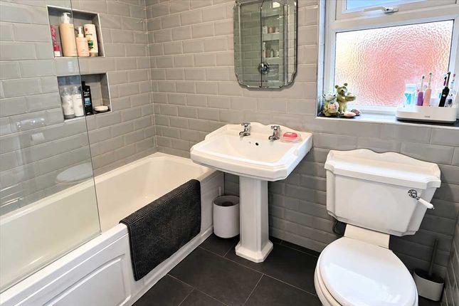 Flat 2, 6, Alton Road, Clacton on Sea photo 3