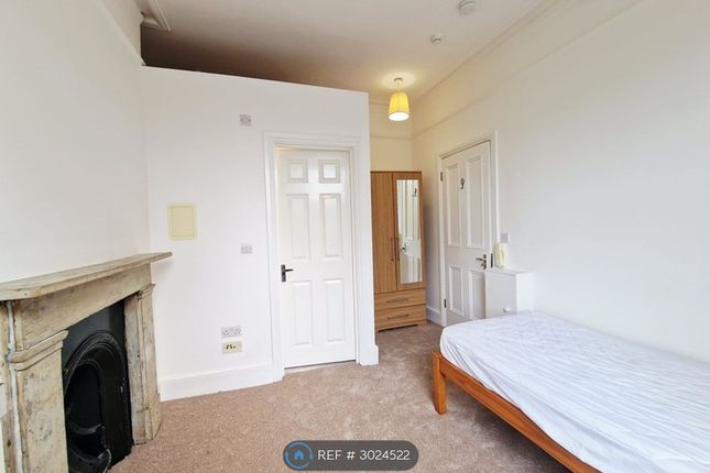 Flat, London photo 5