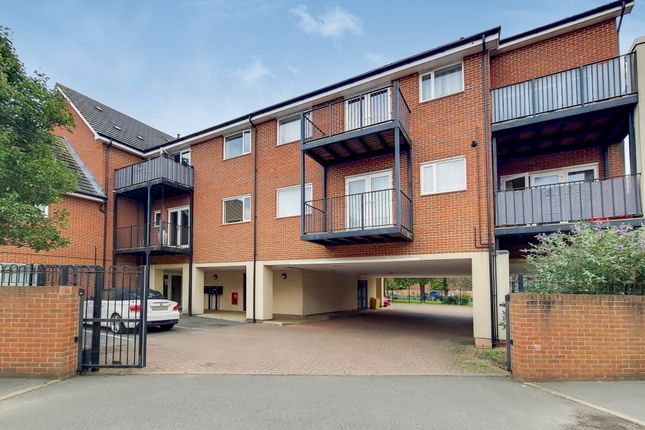 Thumbnail Flat for sale in Shaw Close, Stanwell, Staines Upon Thames, Surrey