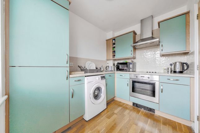 Flat 9, Heald Court, Carterton photo 3