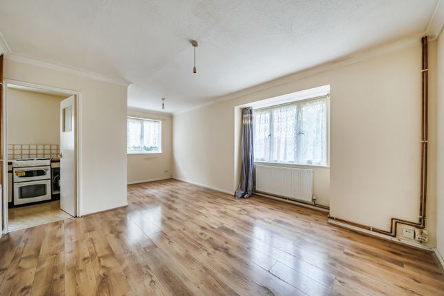 116, Hogarth Crescent, London photo 2