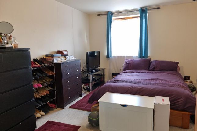 Flat to rent in Campbell Road, Croydon