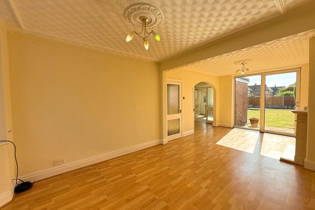16 Farley Road, Sale photo 3