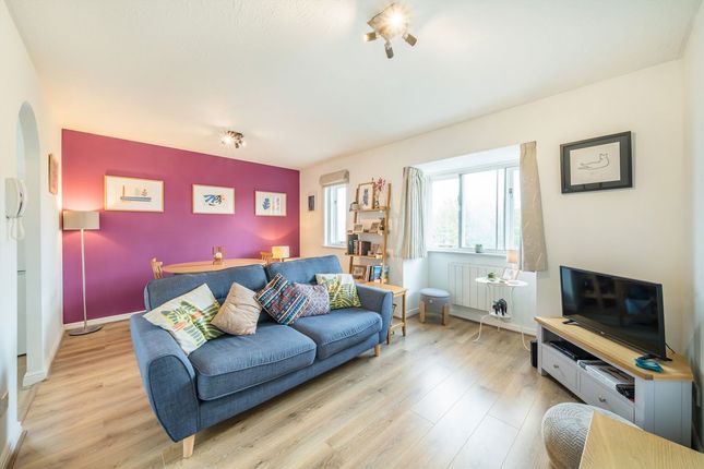 69, Woodgate Drive, London photo 4