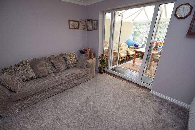 12, Dunnock Avenue, Bradford photo 4
