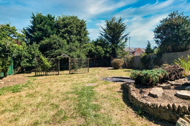 3 Blenheim Avenue, Milton Keynes photo 3
