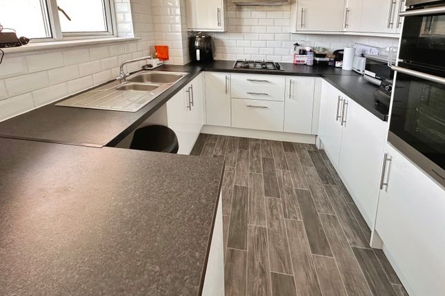 84, St. Fabians Drive, CHELMSFORD photo 3