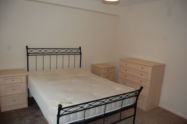 Flat to rent in Redwood Court, Christchurch Avenue, Brondesbury Park